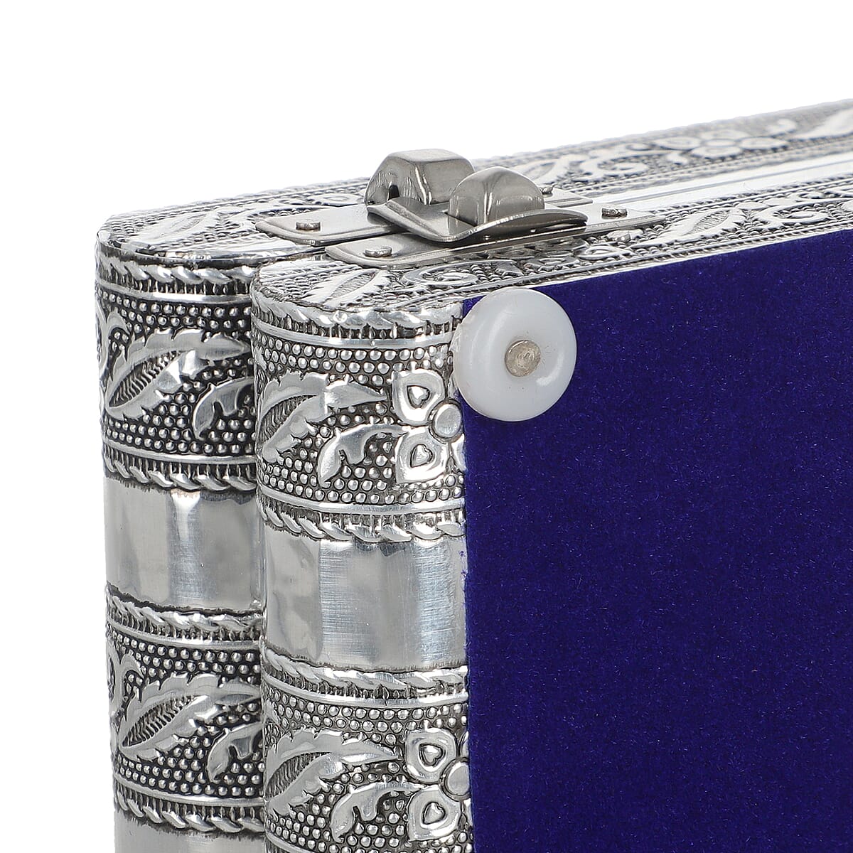 Handcrafted Tiger Embossed Jewelry Box with Movable Tray and Anti Scratch Interior image number 5