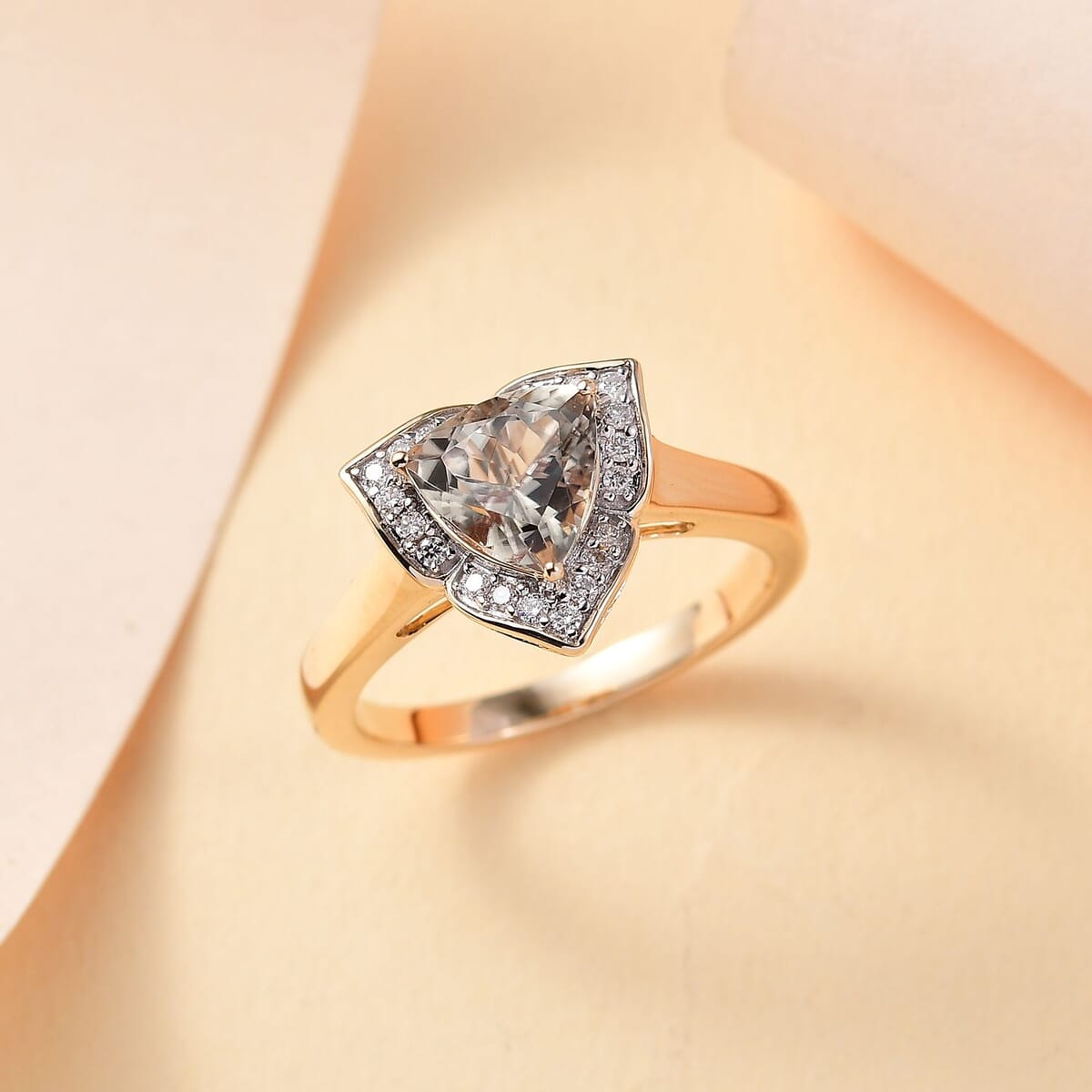 Certified & Appraised Luxoro AAA Turkizite and G-H I2 Diamond 2.38 ctw Ring in 10K Yellow Gold (Size 9.0) 4.27 Grams image number 1