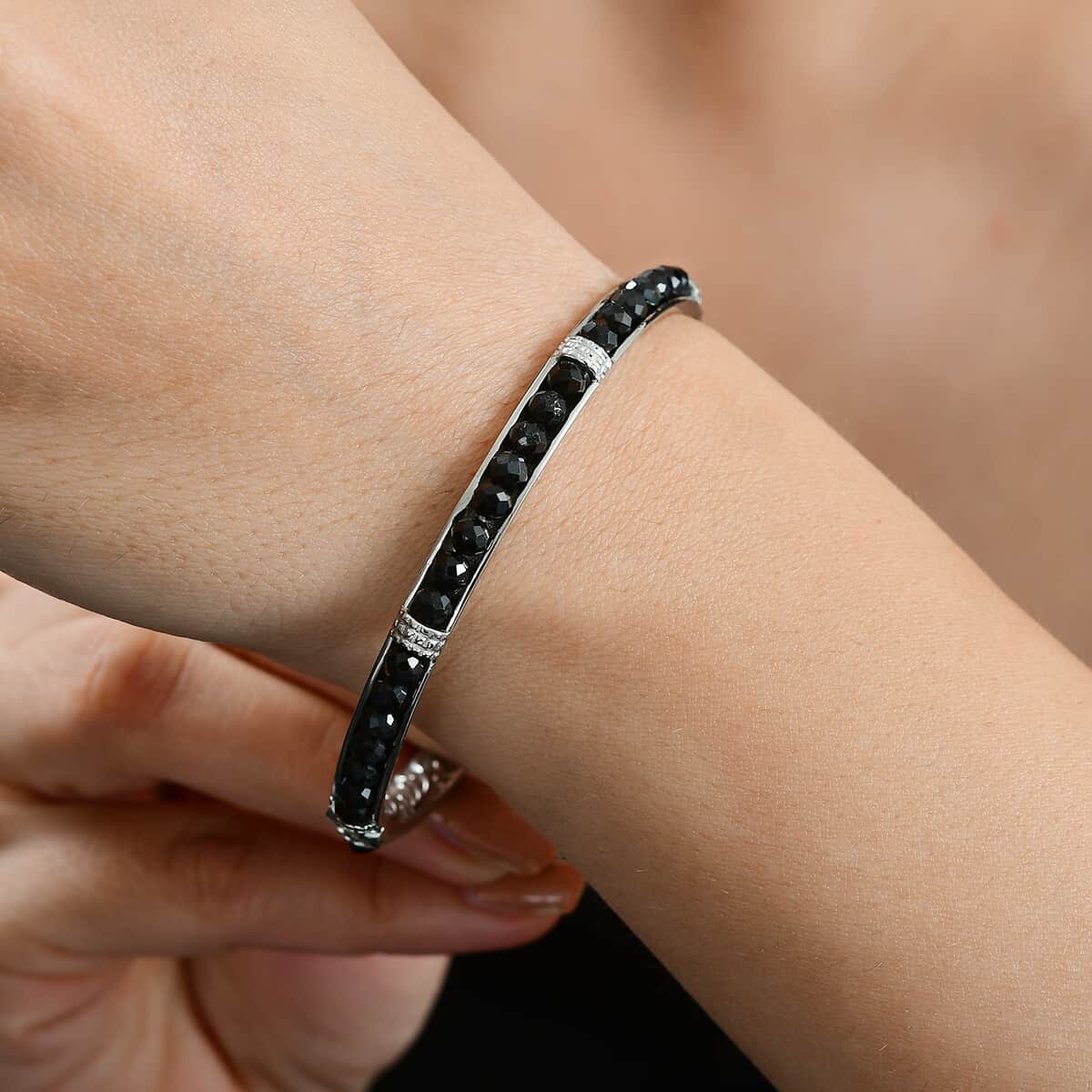 Australian Black Tourmaline Bangle Bracelet in Stainless Steel (7.25 In) 22.60 ctw image number 2