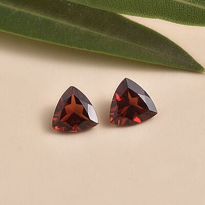 AA Mozambique Garnet Set of 2 (Trl 8 mm) 3.21 ctw Loose Gemstone