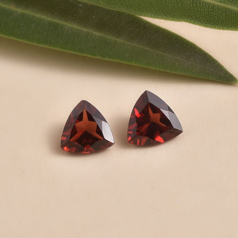 AA Mozambique Garnet Set of 2 (Trl 8 mm) 3.21 ctw Loose Gemstone