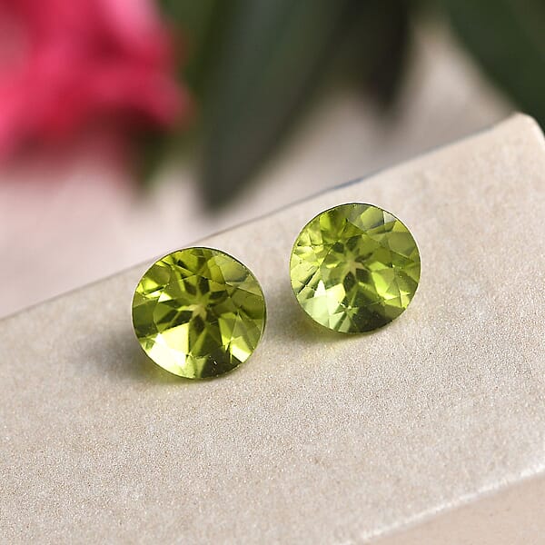 Peridot Set of 2 (Rnd 7 mm) 2.87 ctw Loose Gemstone