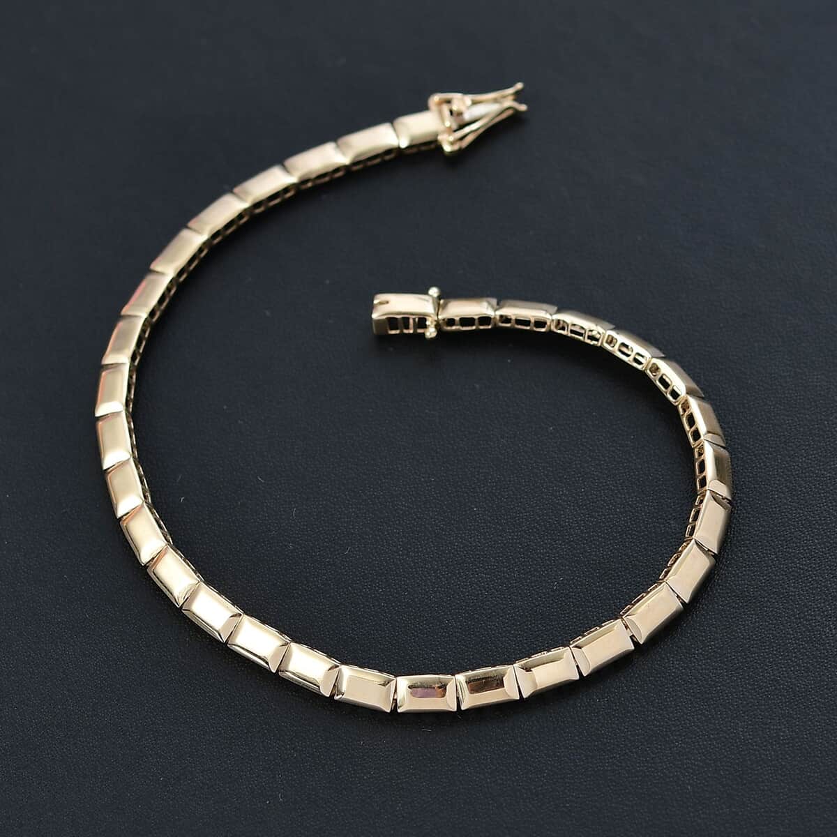 Doorbuster Luxoro Bar Bracelet in 10K Yellow Gold (7.25 In) 4.90 Grams image number 1