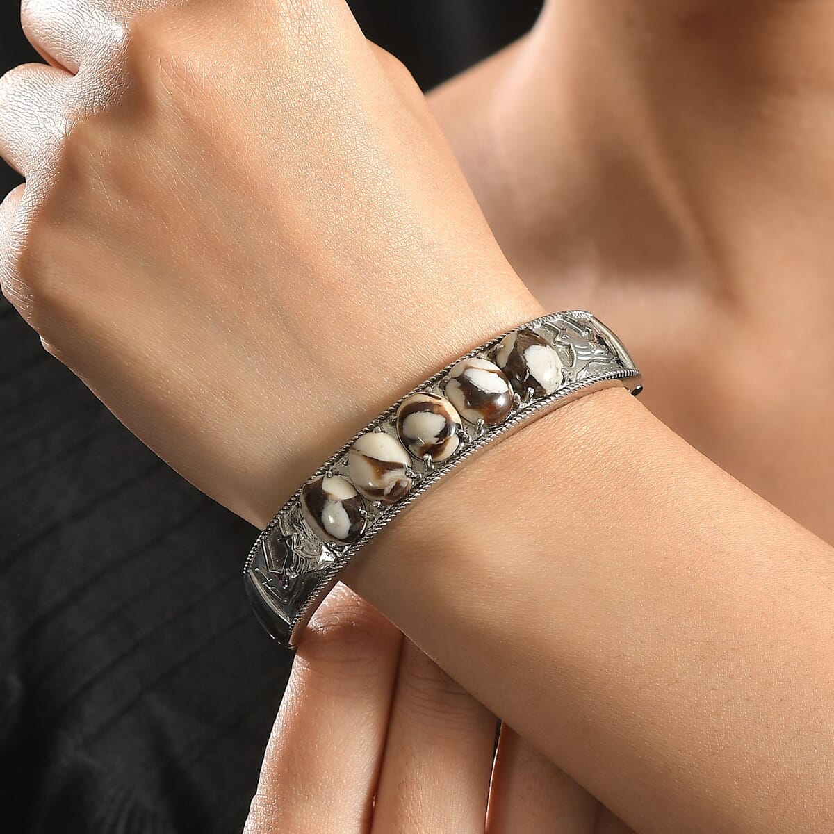 Peanut Wood Jasper 20.90 ctw Bangle Bracelet in Stainless Steel (7.25 In) image number 2