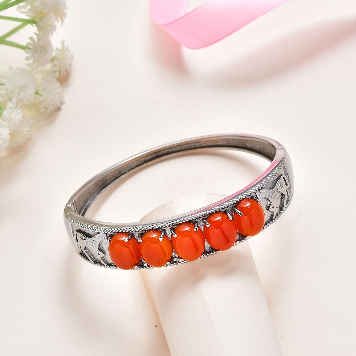 Red Agate 27.30 ctw Bangle Bracelet in Stainless Steel (7.25 In) image number 1