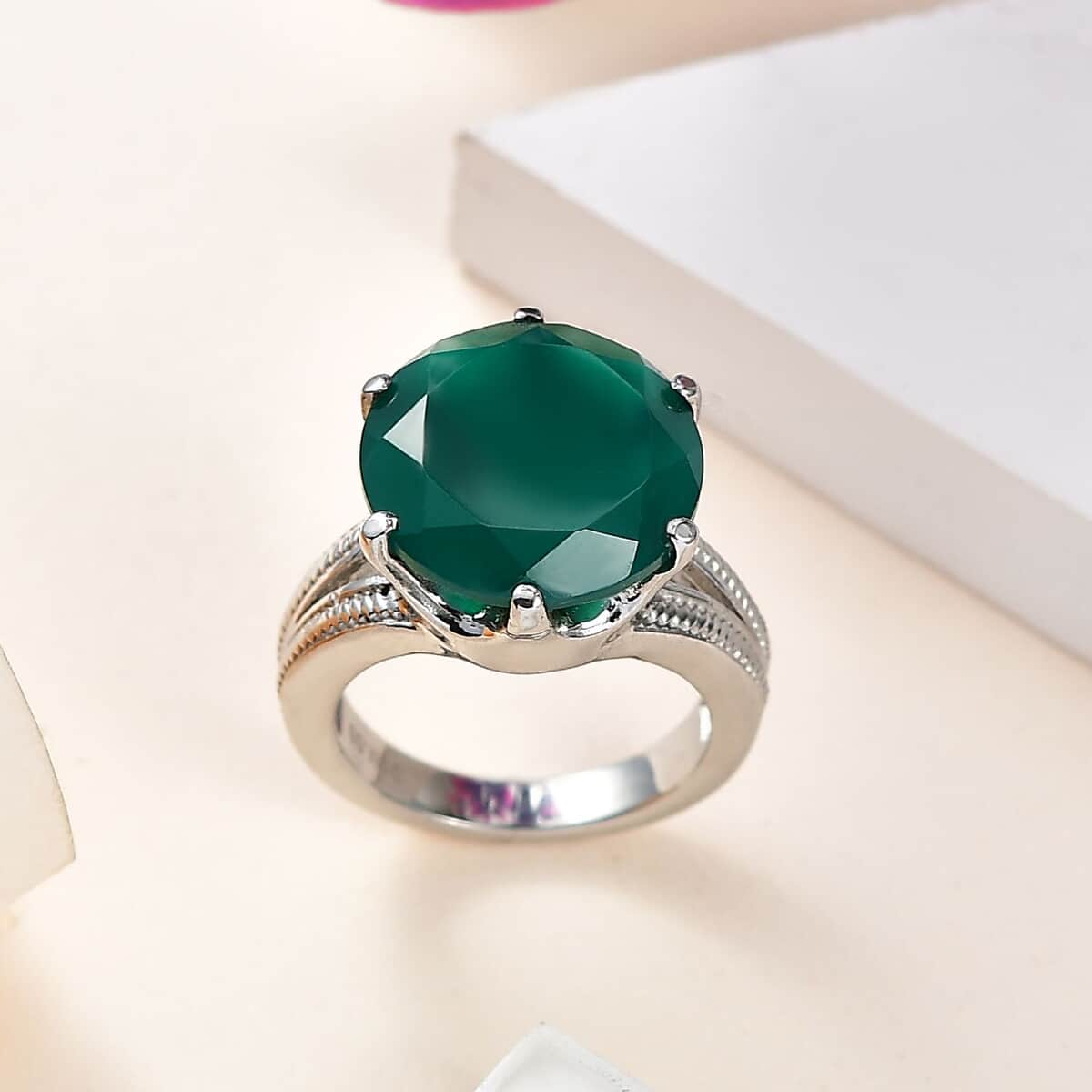 Green Onyx 9.50 ctw Solitaire Ring in Stainless Steel (Size 10.0) image number 1