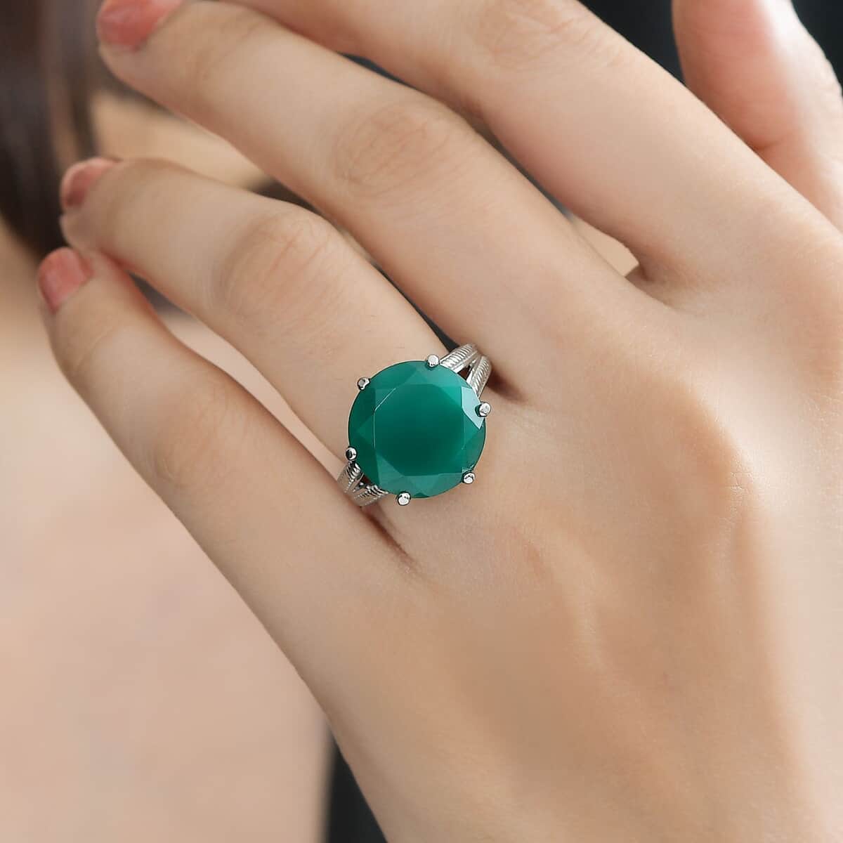 Green Onyx 9.50 ctw Solitaire Ring in Stainless Steel (Size 10.0) image number 2