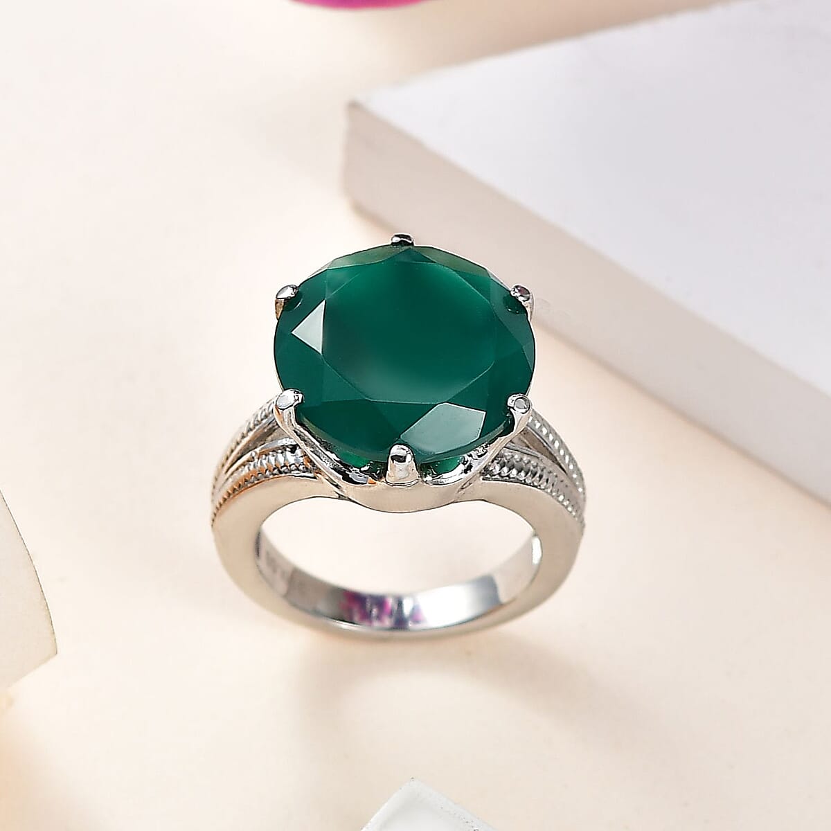 Green Onyx 9.50 ctw Solitaire Ring in Stainless Steel (Size 8.0) image number 1