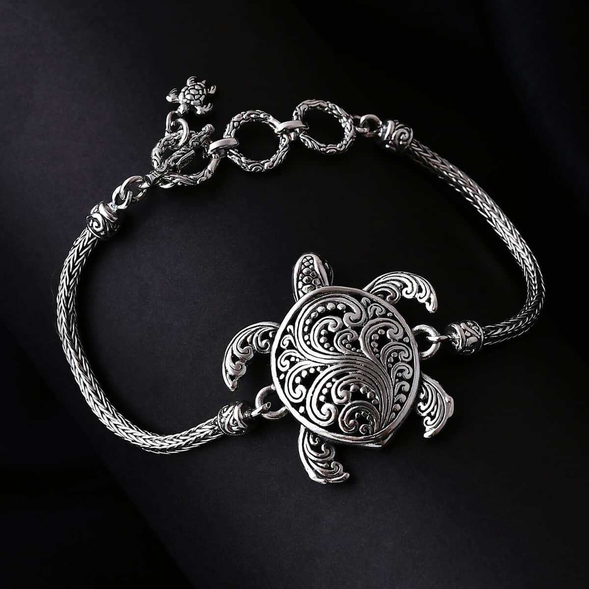 Bali Legacy Turtle Bracelet in Sterling Silver (6.50-8.0In) 14.85 Grams image number 1