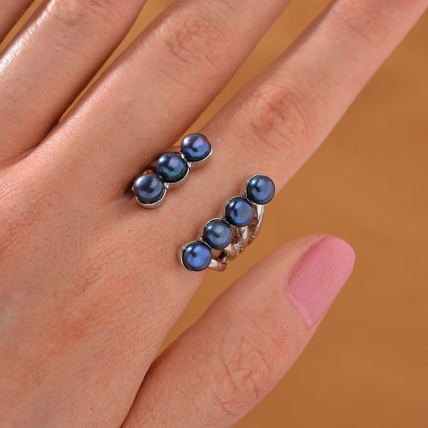Peacock Freshwater Pearl Open Band Ring in Silvertone (Size 5.0)