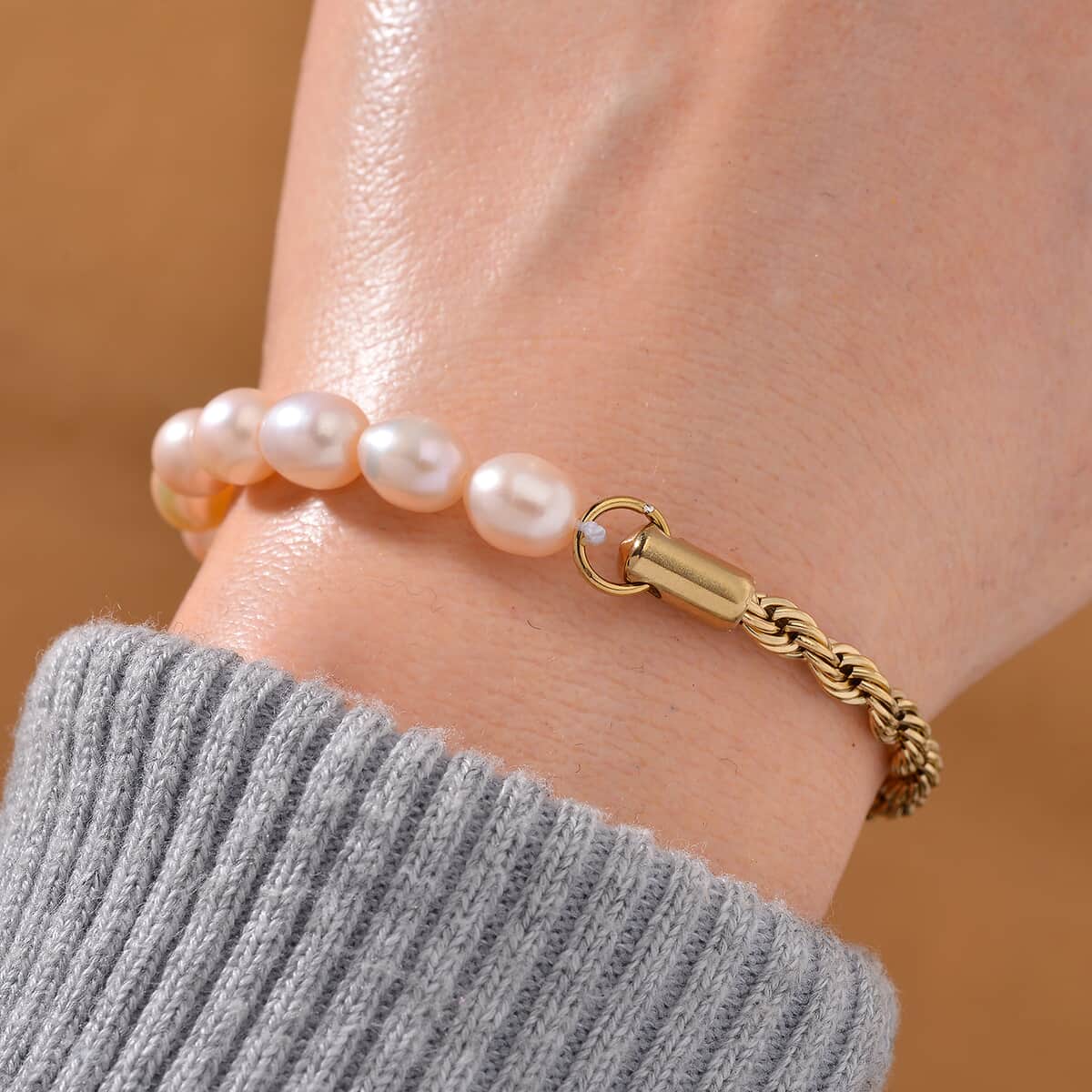 Peach Freshwater Pearl Bracelet in ION Plated YG Stainless Steel (7.00-9.00In) image number 1