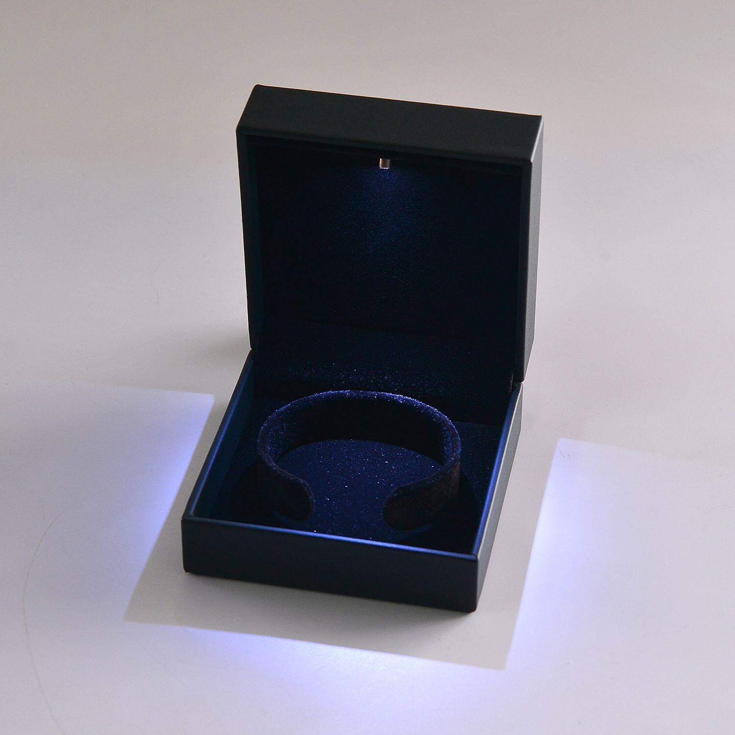 Luxuriant Green Faux Leather LED Bracelet Box