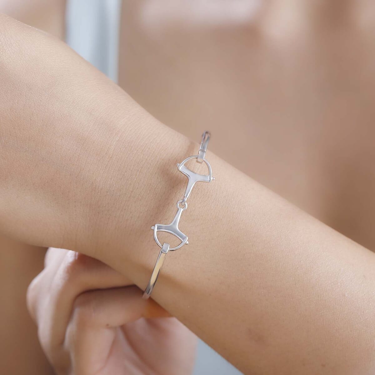 Snaffle Openable Bangle Bracelet in Rhodium Over Sterling Silver (7.25 In) 7.97 Grams image number 2