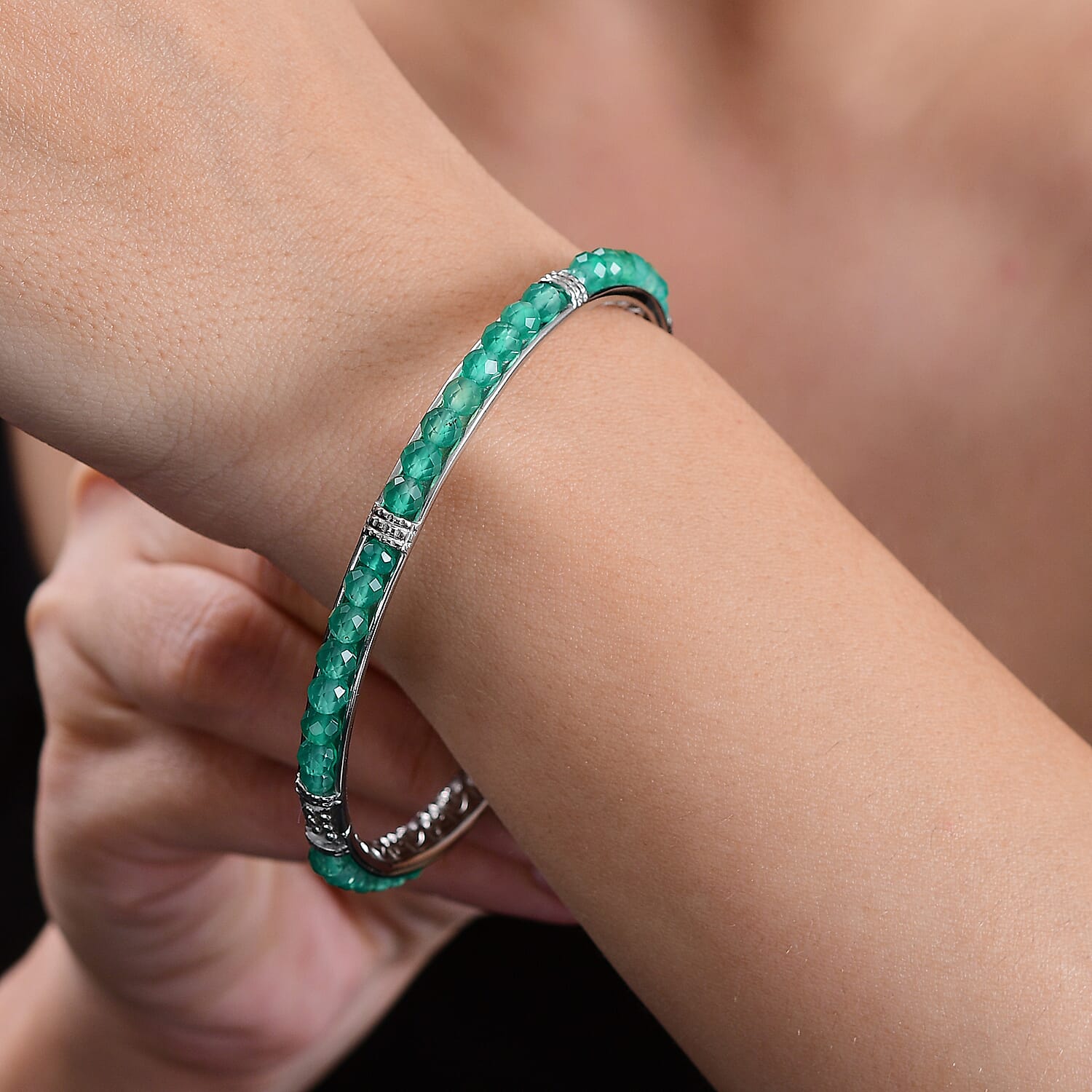 Green Agate 22.00 ctw Bangle Bracelet in Stainless Steel (8.00 In)