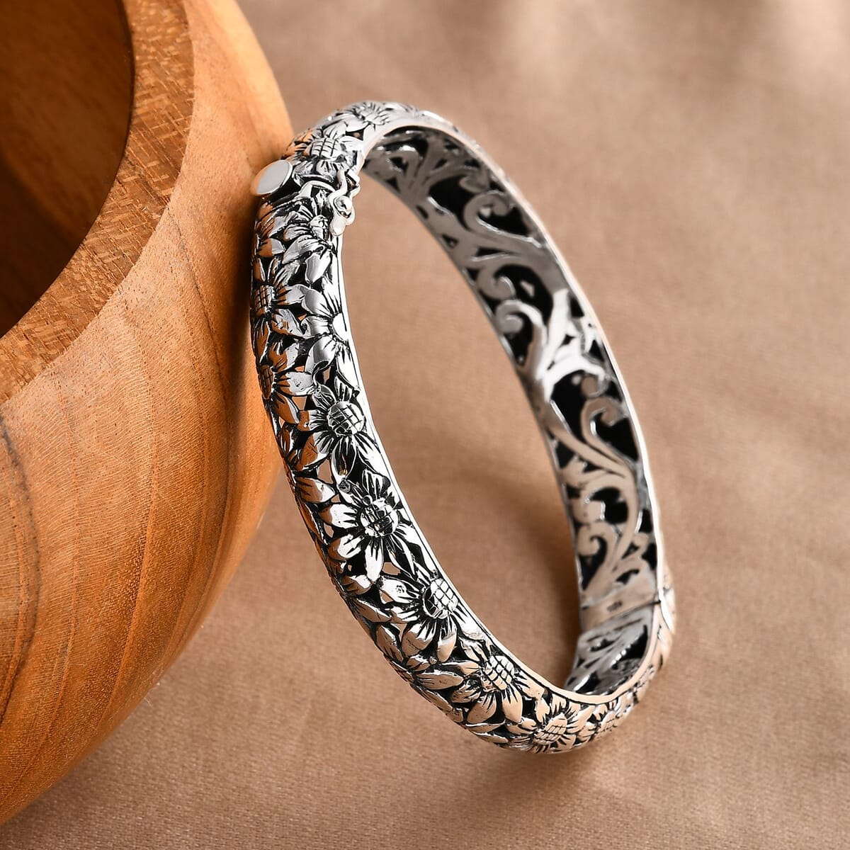 Bali Legacy Sterling Silver Frangipani Flower Bangle Bracelet (7.25 In) 34.50 Grams image number 1
