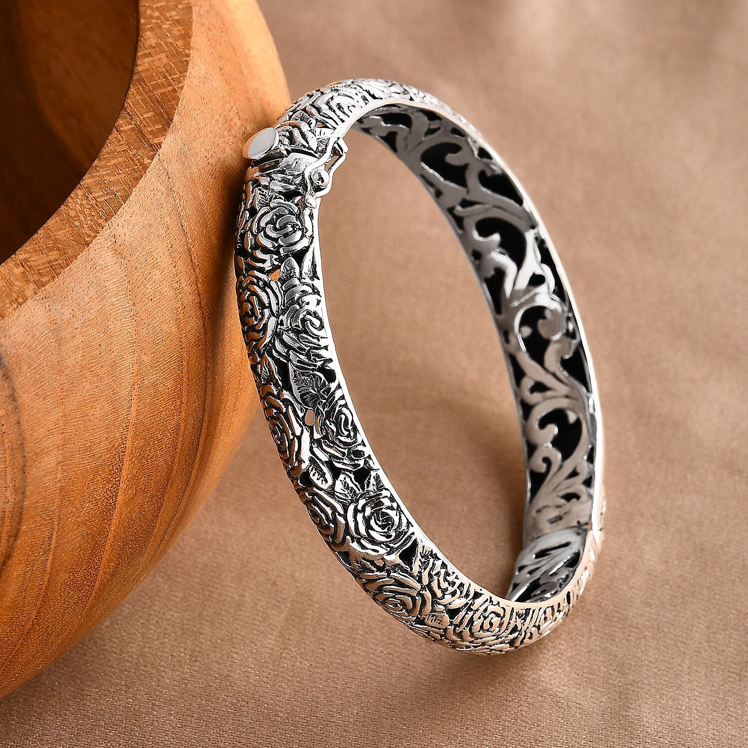 Bali Legacy Sterling Silver Frangipani Flower Bangle Bracelet (7.25 In) (31.35 g)
