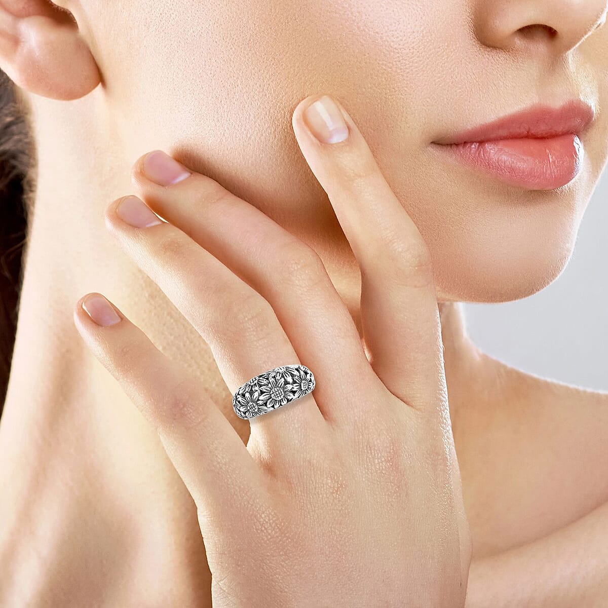 D'Joy Bali Legacy Sterling Silver Sunflower Ring (Size 8.0) 6.25 Grams image number 2