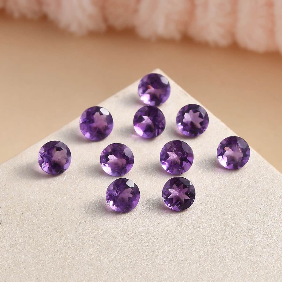 AA African Amethyst Set of 10 (Rnd 5 mm) 4.67 ctw Loose Gemstone image number 1