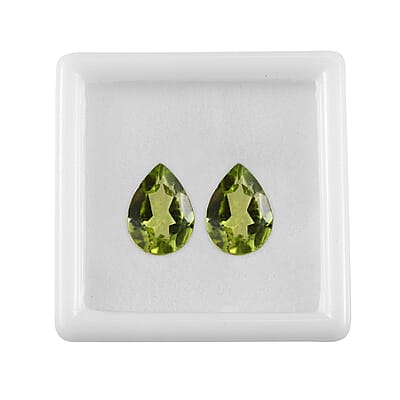 AA Peridot Set of 2 (Pear 7x5 mm) 1.41 ctw