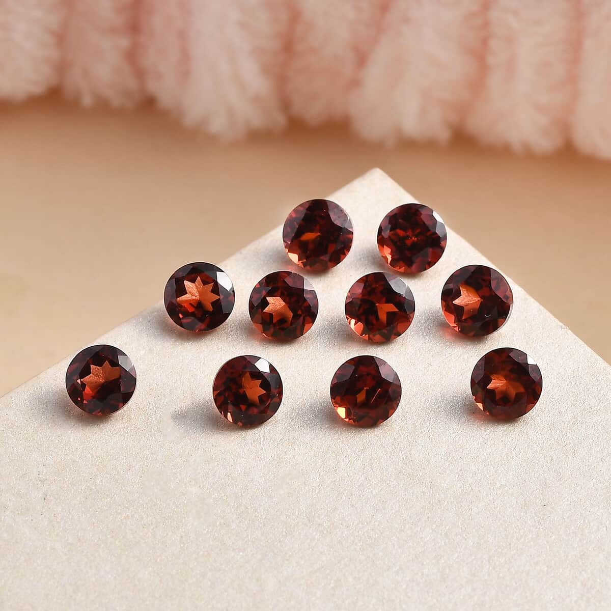 AA Mozambique Garnet Set of 10 (Rnd 5 mm) 6.21 ctw Loose Gemstone image number 1