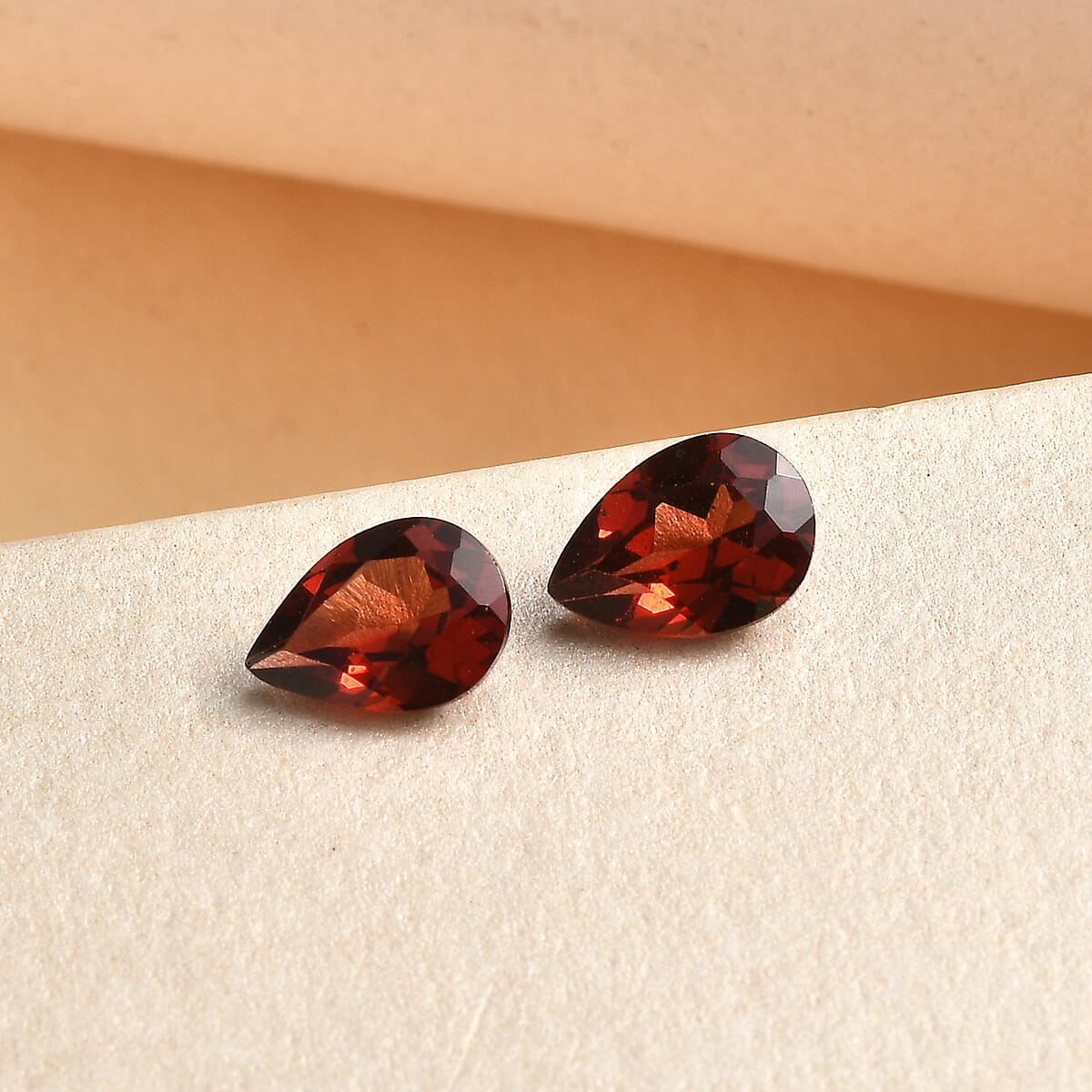 AA Mozambique Garnet Set of 2 (Pear 7x5 mm) 1.53 ctw image number 1