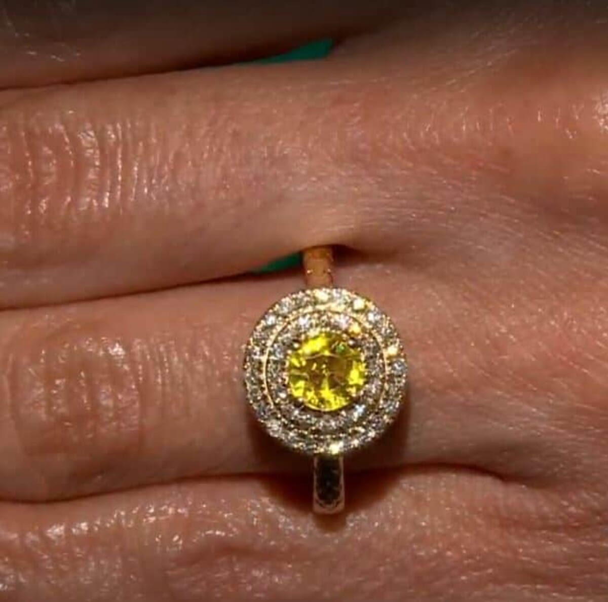 Certified & Appraised Luxoro AAA Madagascar Yellow Sapphire and G-H I2 Diamond 1.50 ctw Ring in 14K Yellow Gold (Size 6.0) 4.90 Grams image number 4
