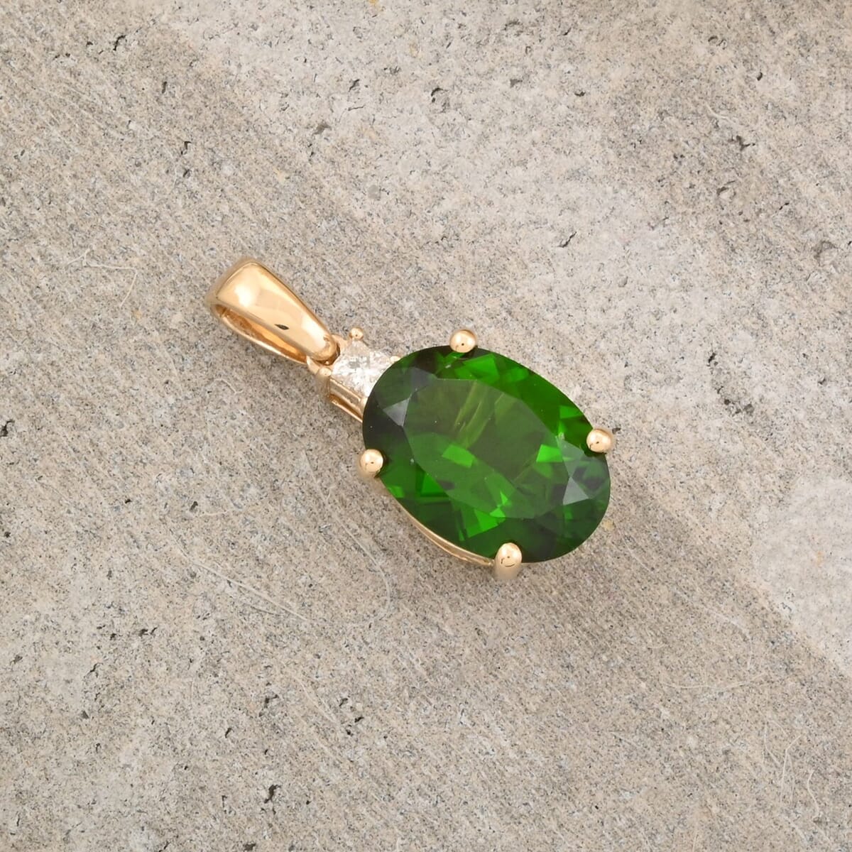 Certified & Appraised Luxoro 10K Yellow Gold AAA Chrome Diopside, Diamond (G-H, I2) Pendant without Chain 2.65 ctw image number 1