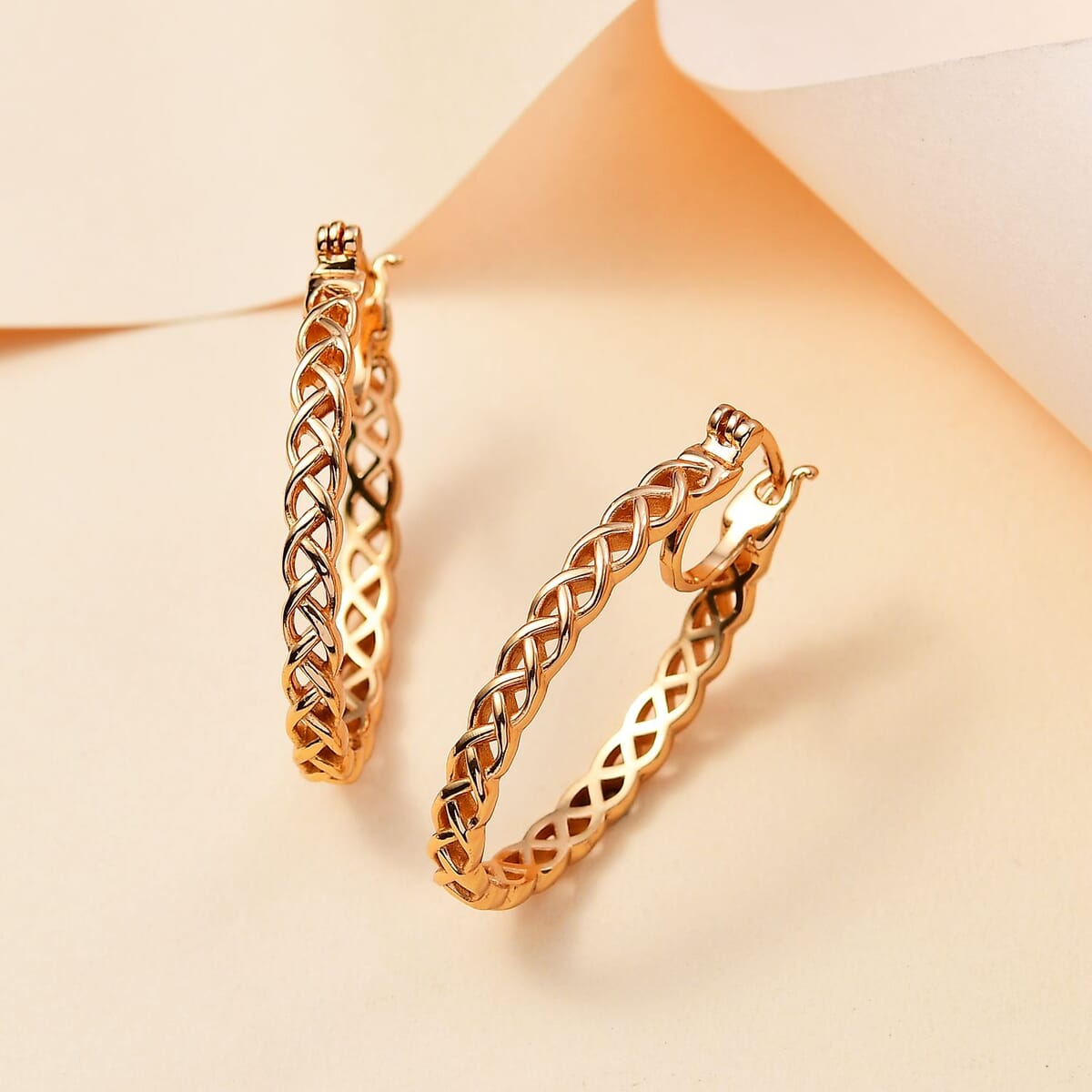 Hoop Earrings in 18K YG Plated Bronze image number 1