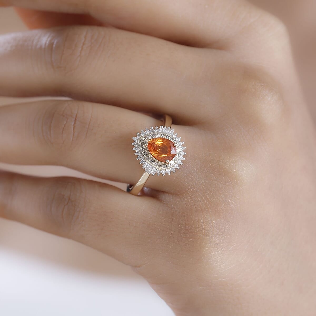 Luxoro AAA Tanzanian Mandarin Garnet, I2 Natural Champagne and White Diamond 1.50 ctw Autum Forest Sunburst Ring in 14K Yellow Gold (Size 9.0) image number 2
