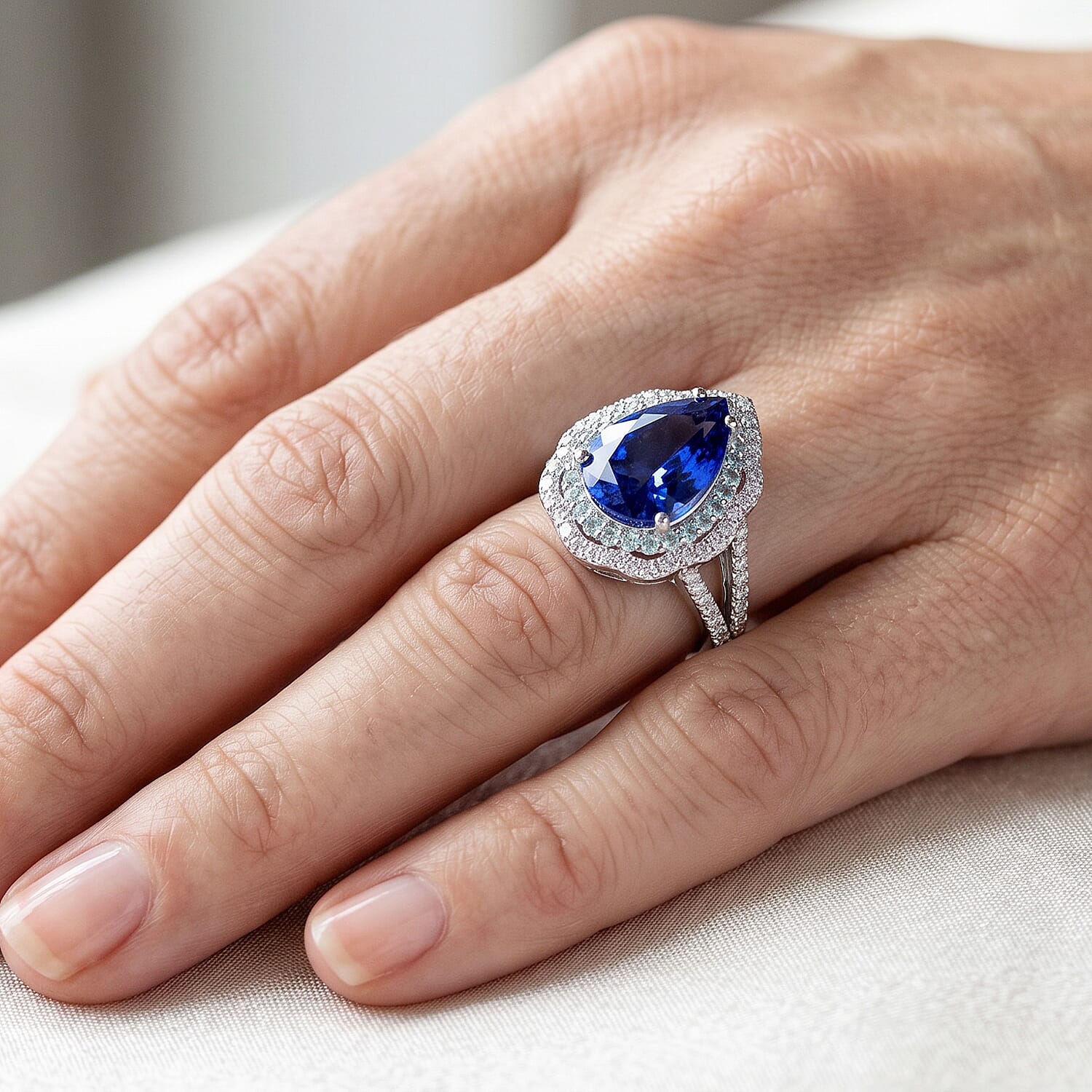 Certified & Appraised Rhapsody AAAA Tanzanite, Paraiba Tourmaline and E-F VS Diamond 6.73 ctw Ring in 950 Platinum (Size 7.5) 11.50 Grams