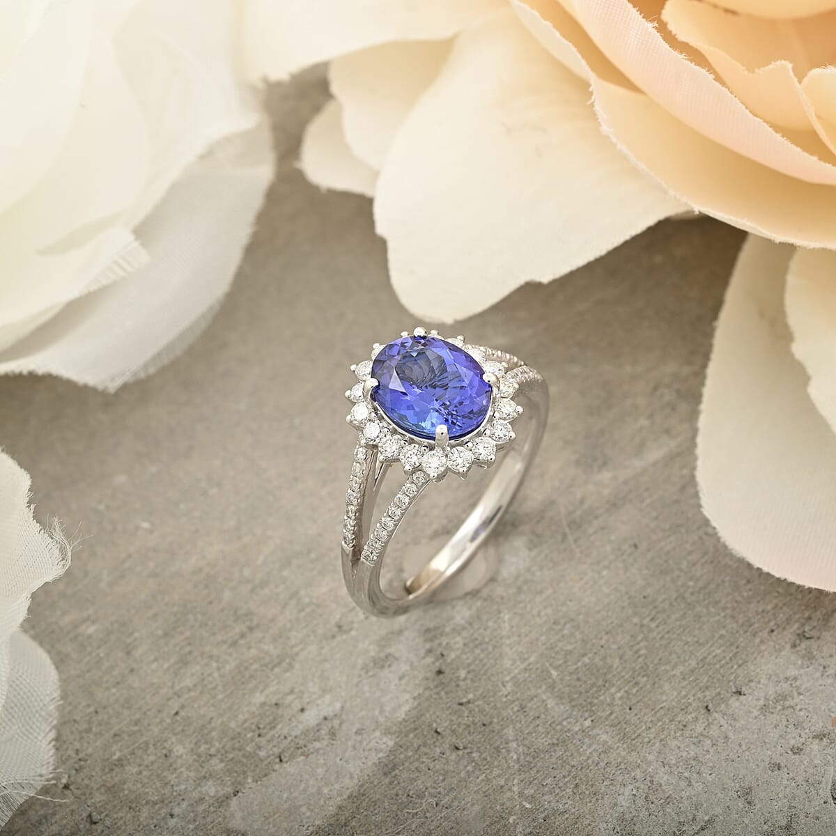 Certified & Appraised Rhapsody AAAA Tanzanite and E-F VS Diamond 2.70 ctw Ring in 950 Platinum (Size 9.0) 6.60 Grams image number 2