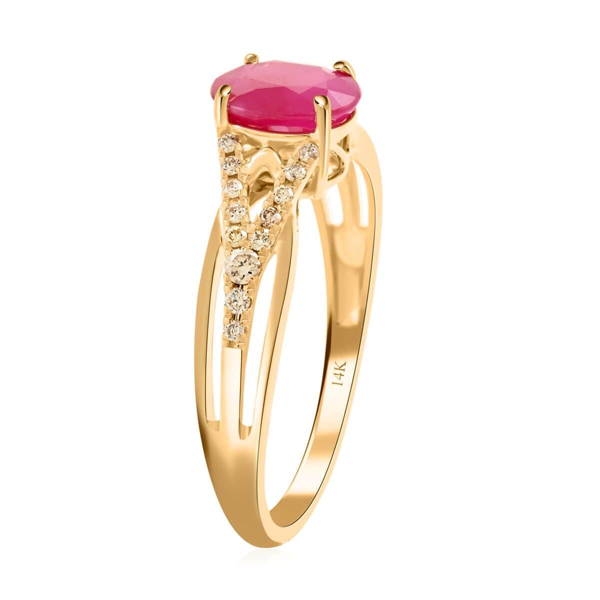 Certified & Appraised Luxoro AAA Mozambique Ruby and G-H I2 Diamond 1.50 ctw Ring in 14K Yellow Gold (Size 5.0) image number 3