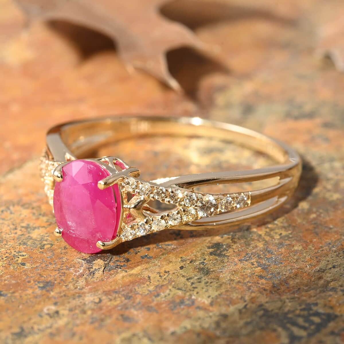 Certified & Appraised Luxoro AAA Mozambique Ruby and G-H I2 Diamond 1.50 ctw Ring in 14K Yellow Gold (Size 5.5) image number 1