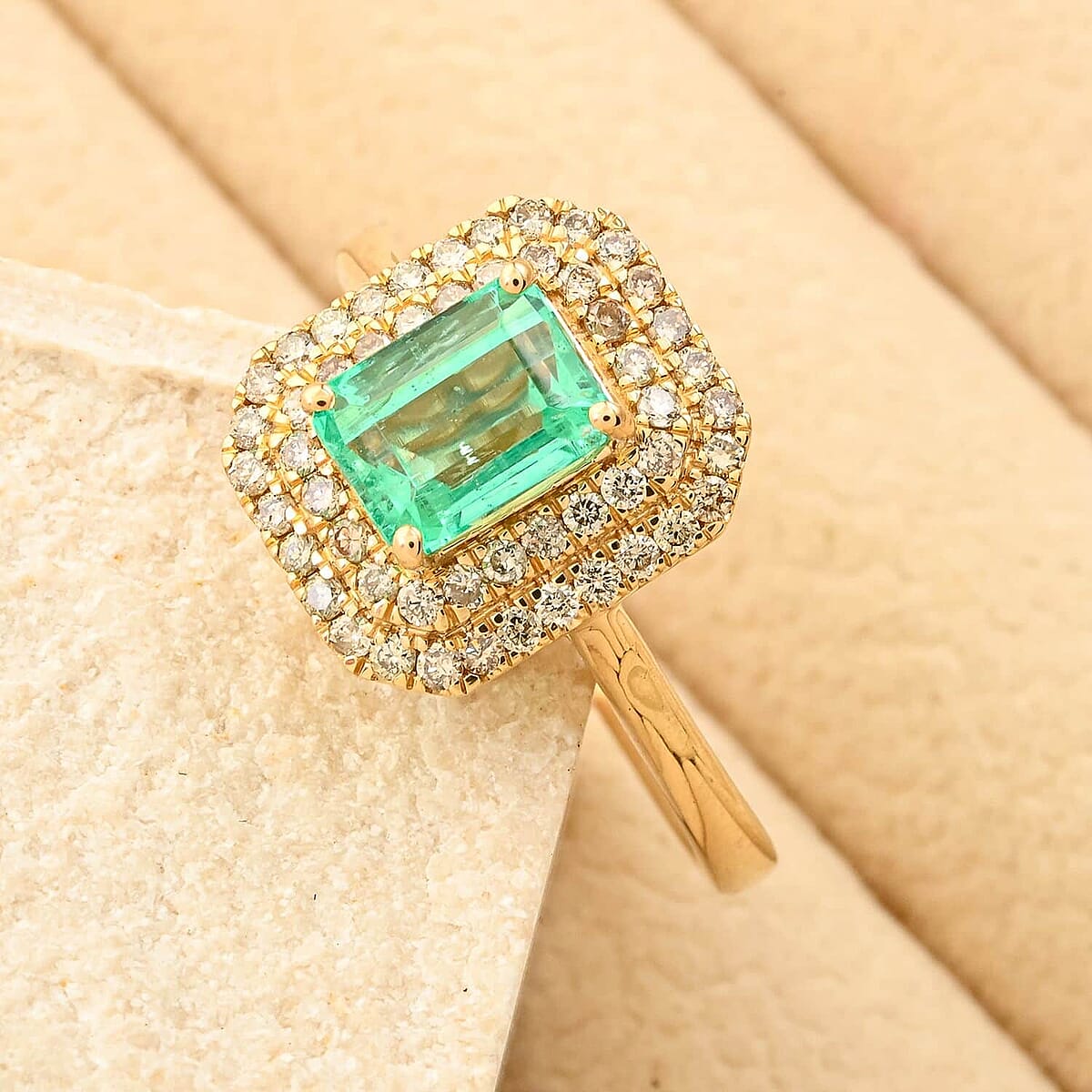 Certified & Appraised Luxoro AAA Boyaca Colombian Emerald and I2 Diamond 1.65 ctw Ring in 14K Yellow Gold (Size 7.5) 4.27 Grams image number 1