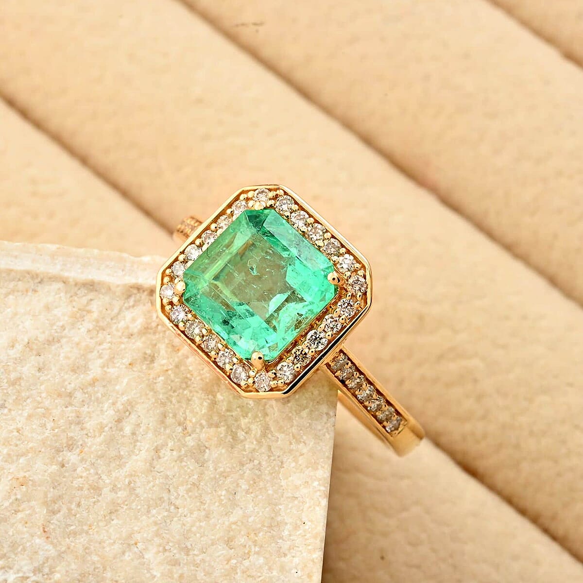 Certified & Appraised Luxoro AAA Boyaca Colombian Emerald and I2 Diamond 2.15 ctw Ring in 14K Yellow Gold (Size 7.5) image number 1