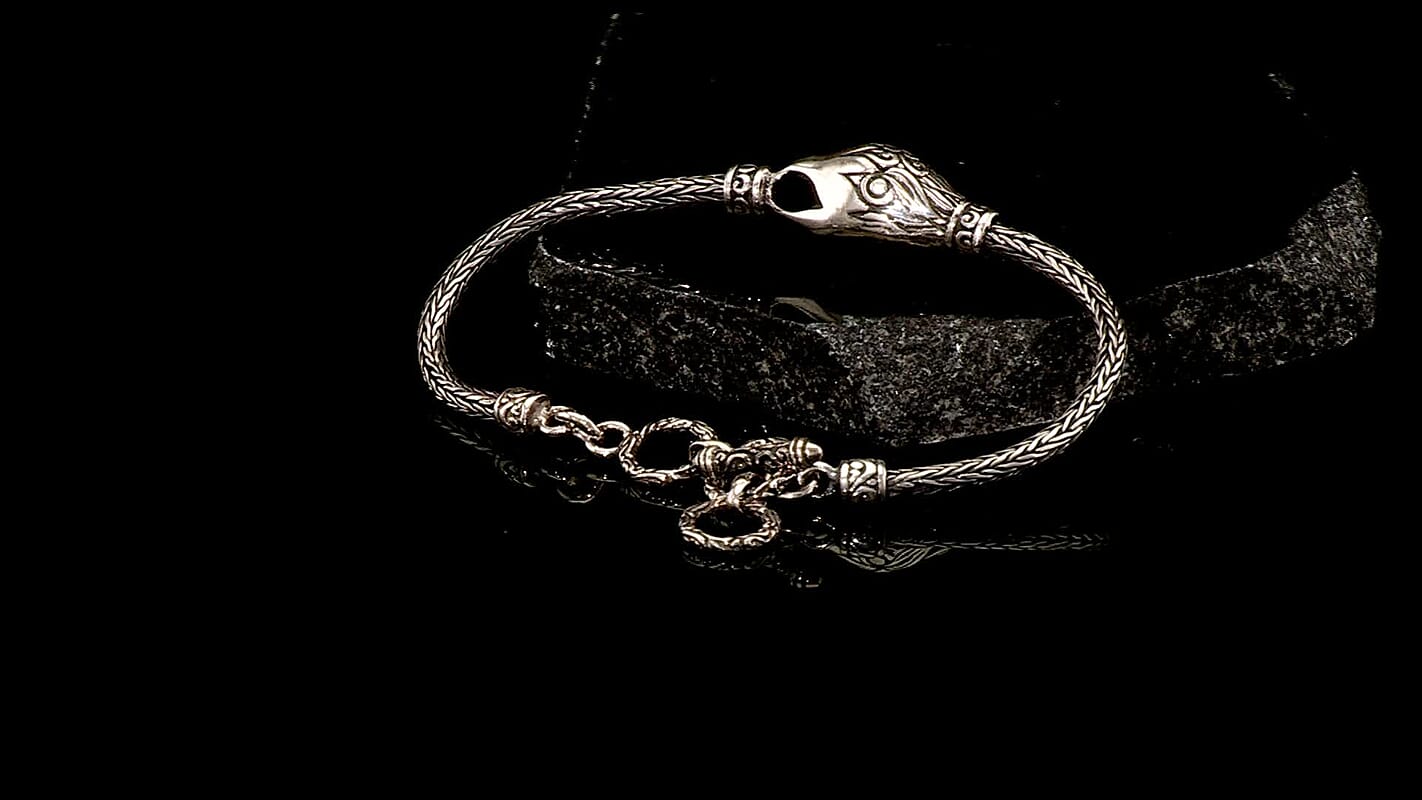 Bali Legacy Sterling Silver Eagle Face Bracelet (6.50 In) (9.61 g)
