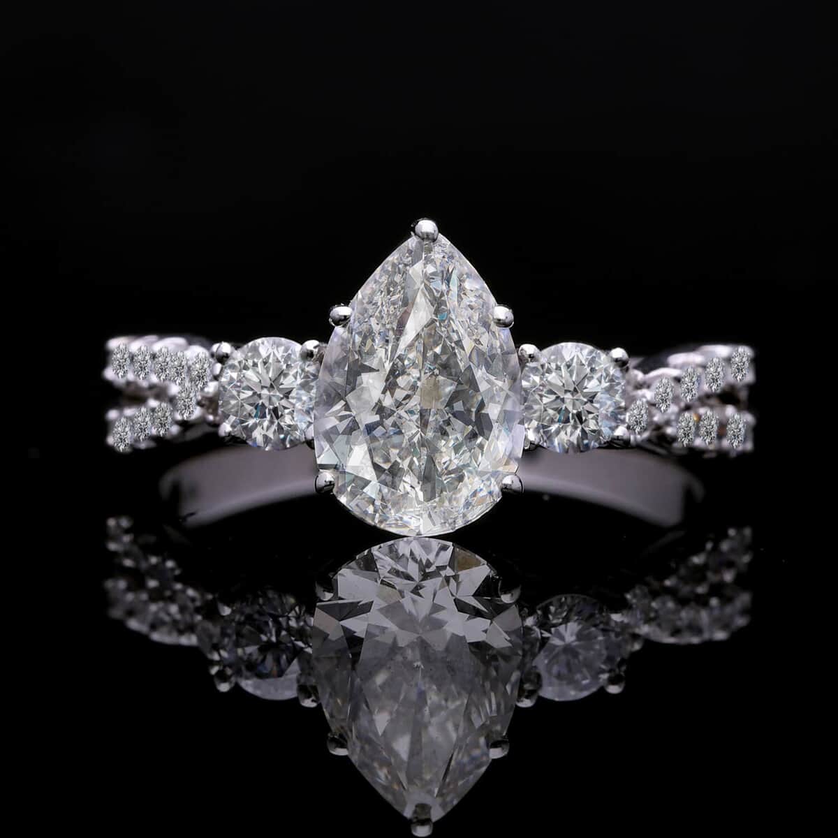 Luxuriant Lab Grown Diamond E-F VS 2.00 ctw Ring in 10K White Gold (Size 10.0) image number 1