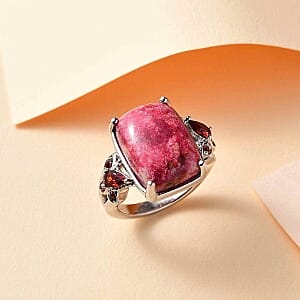 Thulite and Mozambique Garnet 13.30 ctw Ring in Goldtone (Size 10)