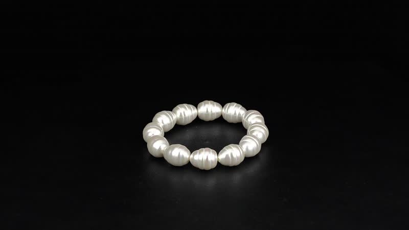 White Shell Pearl Stretch Bracelet