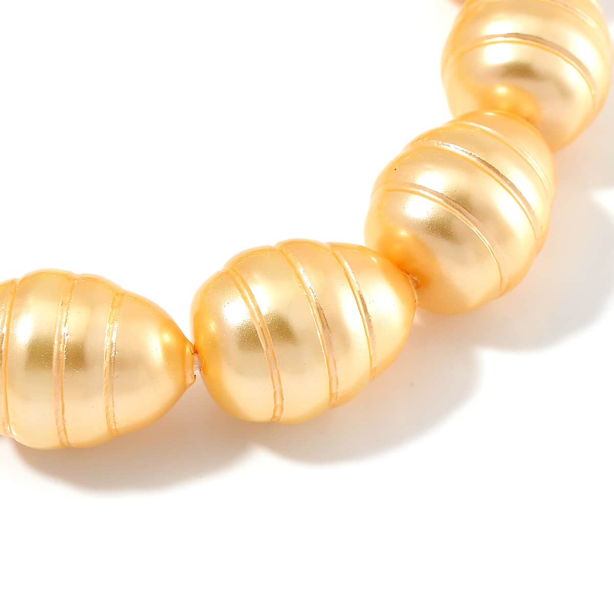 Golden Color Shell Pearl Stretch Bracelet image number 2