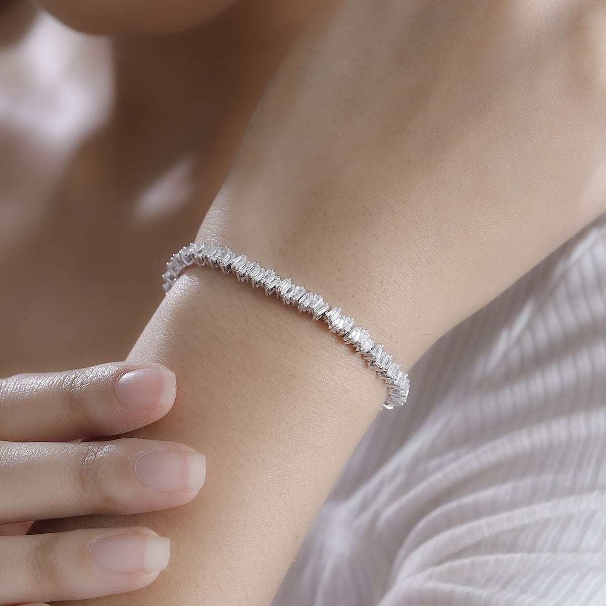 White Zircon 9.50 ctw Arctic Spark Bracelet in Rhodium Over Sterling Silver (8.00 In) 9.50 ctw image number 3