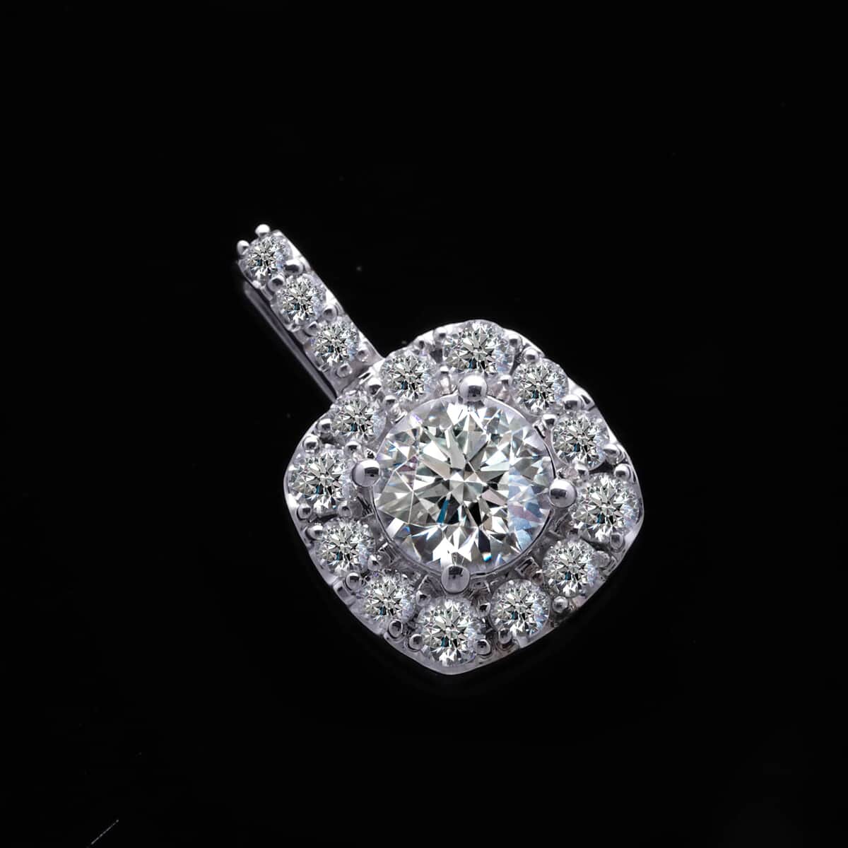 Luxuriant Lab Grown Diamond E-F VS 2.00 ctw Pendant in 14K White Gold  image number 1