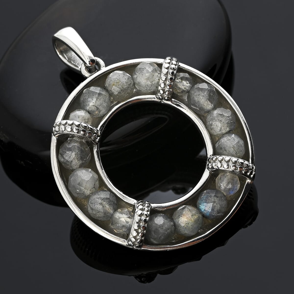 Malagasy Labradorite 7.10 ctw Circle Pendant in Stainless Steel  image number 1