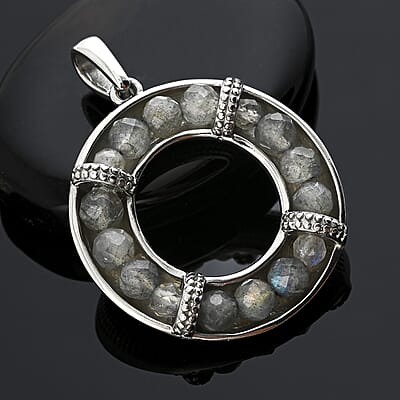 Malagasy Labradorite 7.10 ctw Circle Pendant without Chain in Stainless Steel
