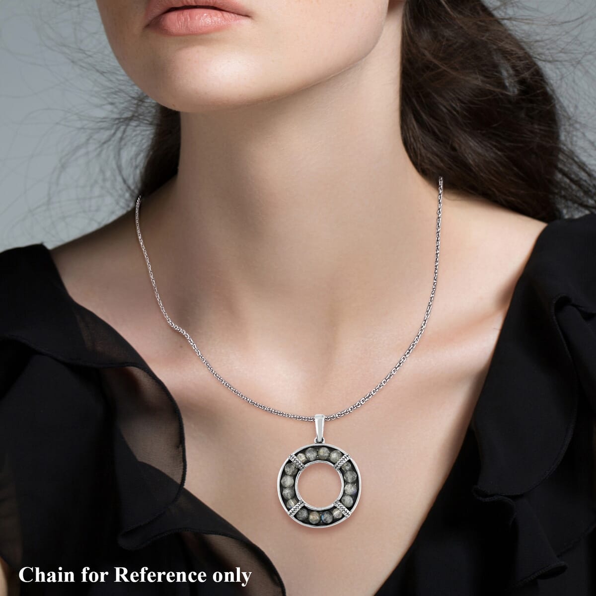 Malagasy Labradorite 7.10 ctw Circle Pendant in Stainless Steel  image number 2