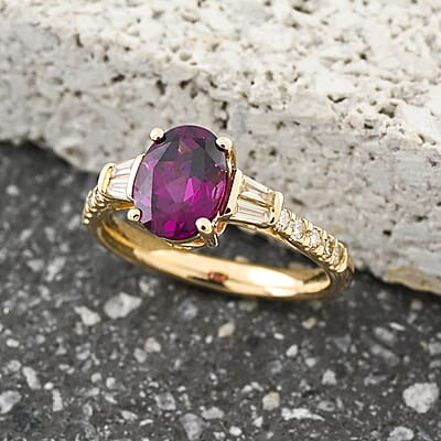Certified & Appraised Luxoro AAA Radiant Ember Garnet and G-H I2 Diamond 1.75 ctw Ring in 10K Yellow Gold (Size 10.0)