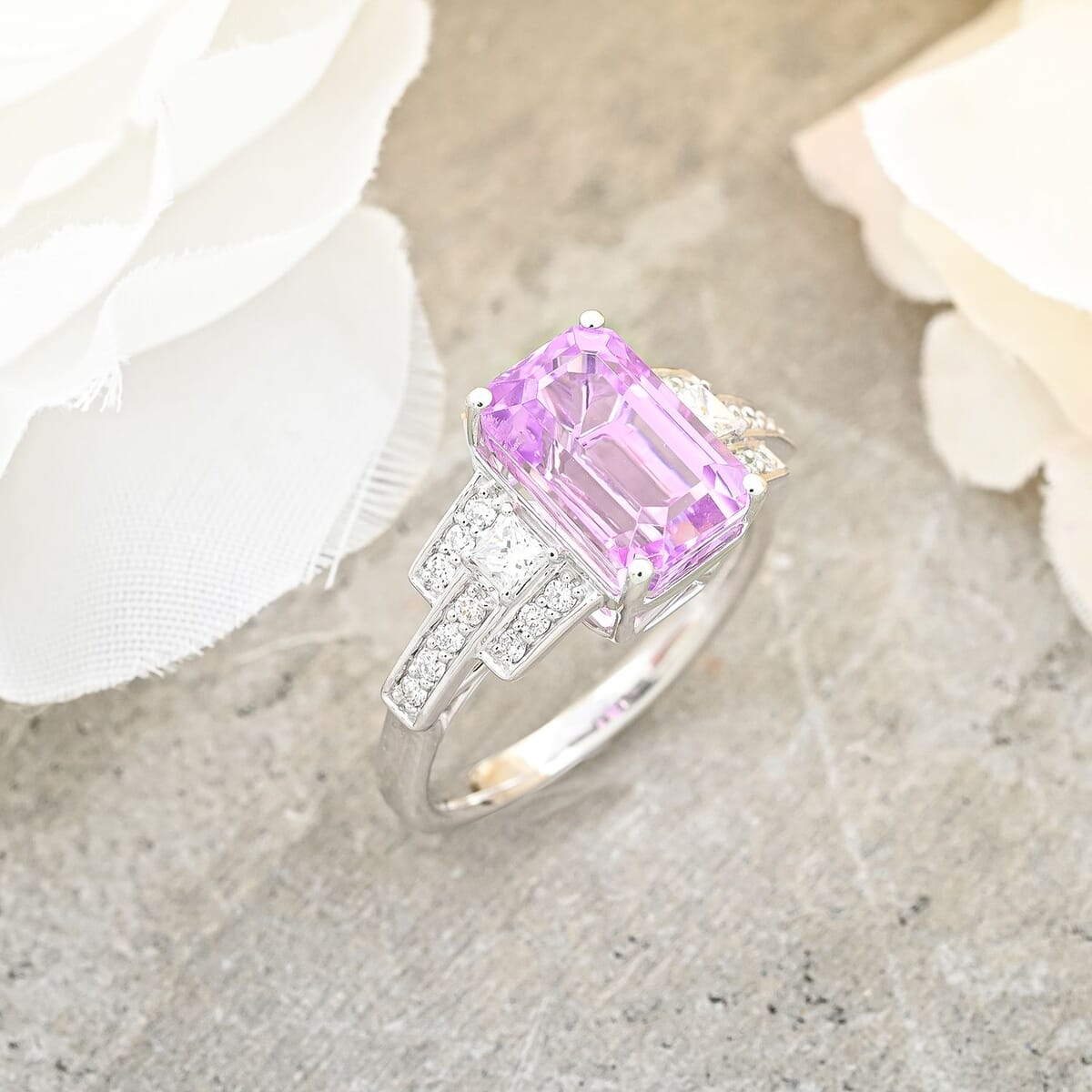 Certified & Appraised Rhapsody AAAA Patroke Kunzite and E-F VS Diamond 6.00 ctw Ring in 950 Platinum (Size 10.0) 7.85 Grams image number 1