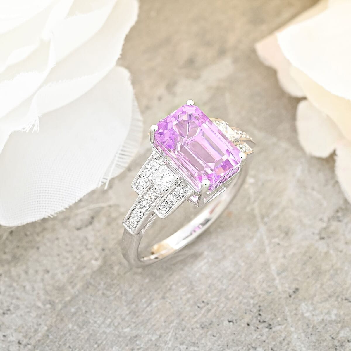 Certified & Appraised Rhapsody 950 Platinum AAAA Patroke Kunzite, Diamond (E-F, VS) (0.43 cts) Ring (Size 9.5) (7.85 g) 6.00 ctw image number 1