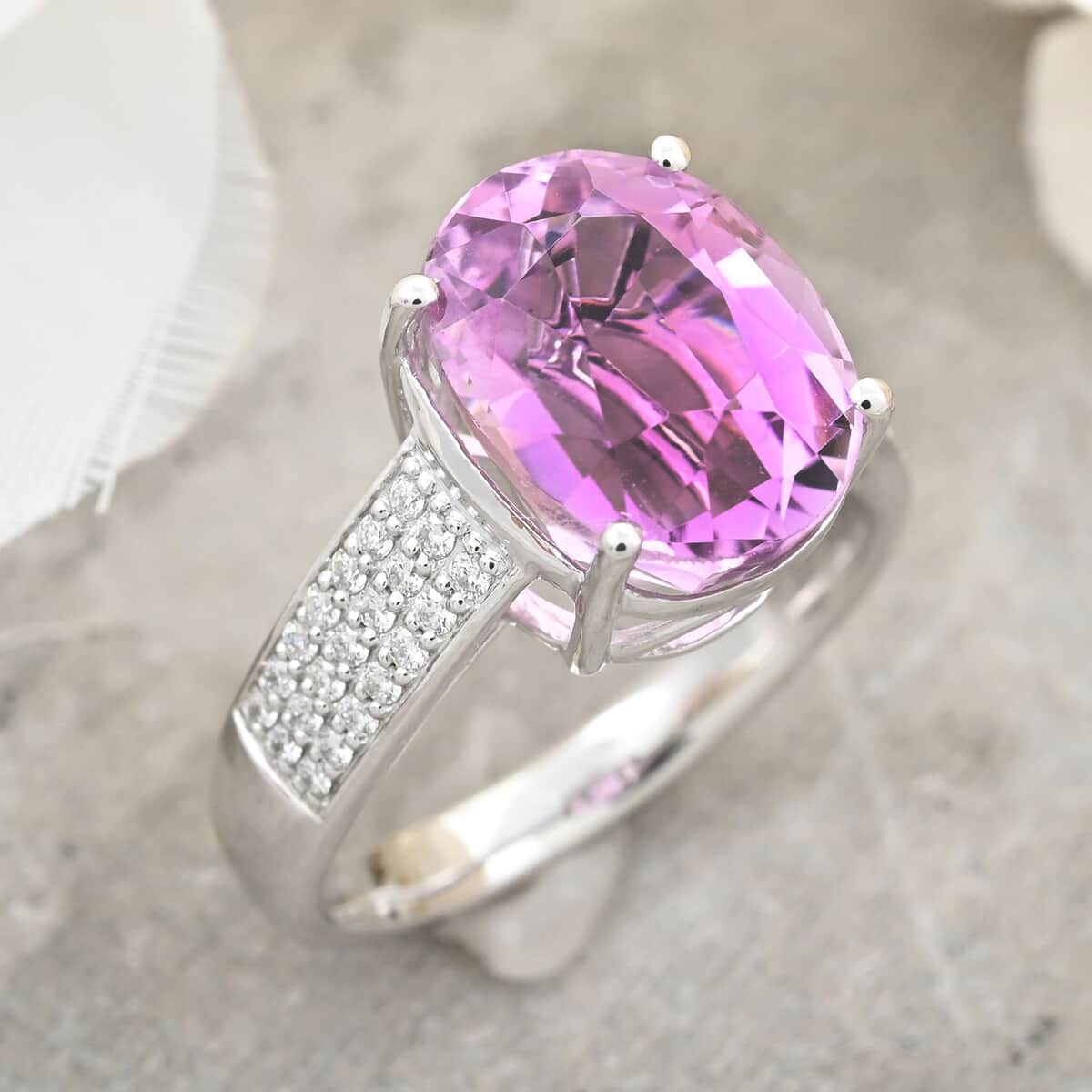 Certified & Appraised Rhapsody AAAA Patroke Kunzite and E-F VS Diamond 7.00 ctw Ring in 950 Platinum (Size 7.0) 8.25 Grams image number 1