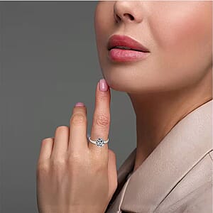 IGI Certified Luxuriant Lab Grown Diamond E-F VS 3.00 ctw Solitaire Ring in 14K White Gold (Size 6.0) (Del. in 10-15 Days) (Del. In 8-10 Days)